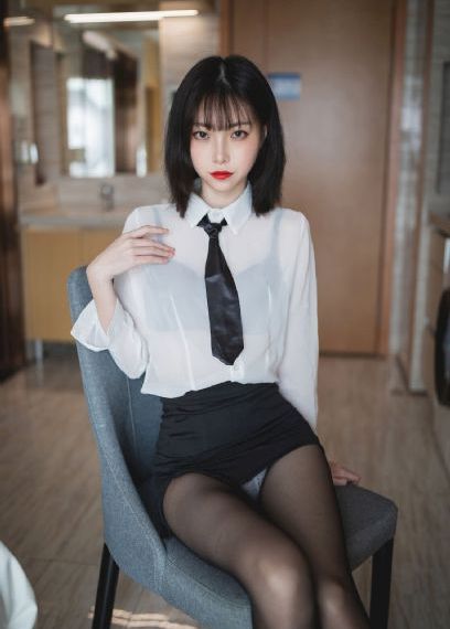美脚女教师脚责めより_1080P全集免费观看